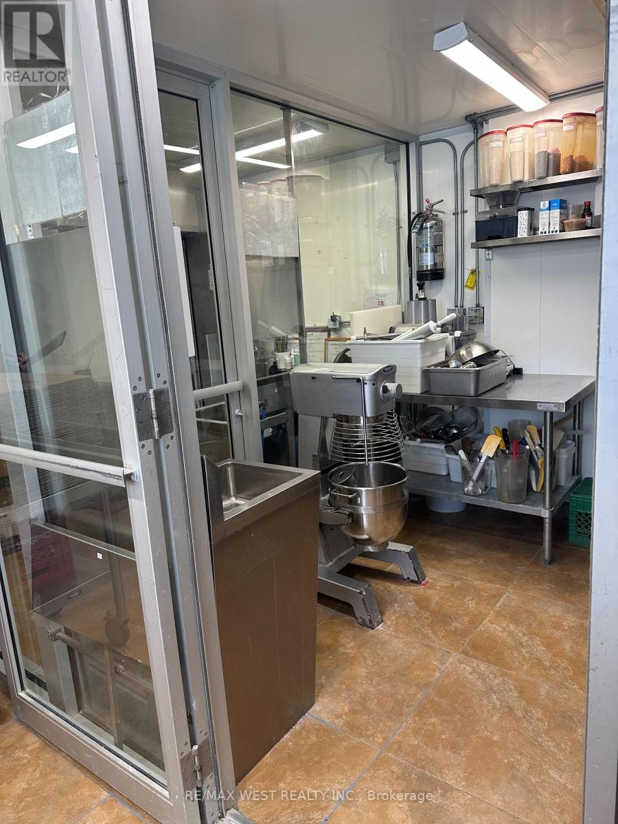 291 Silverthorn Avenue, Toronto, Ontario  M6N 3K2 - Photo 15 - W12733996