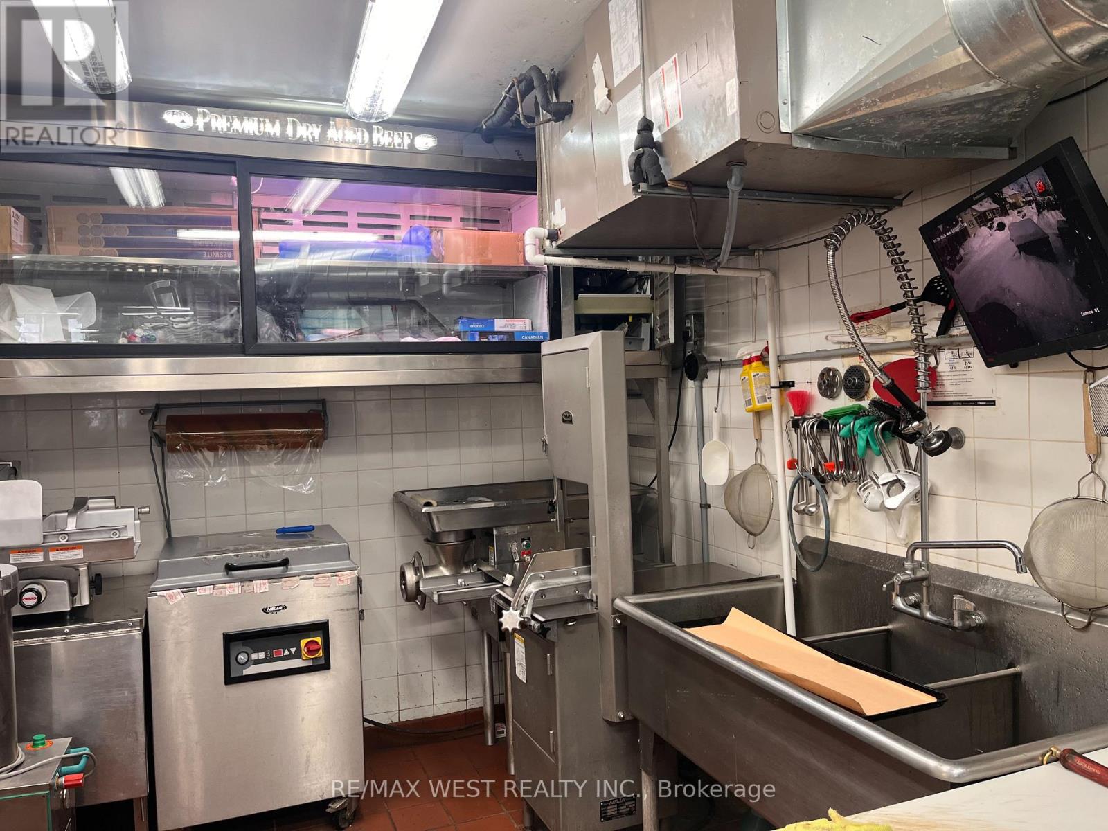 291 Silverthorn Avenue, Toronto, Ontario  M6N 3K2 - Photo 4 - W12733996