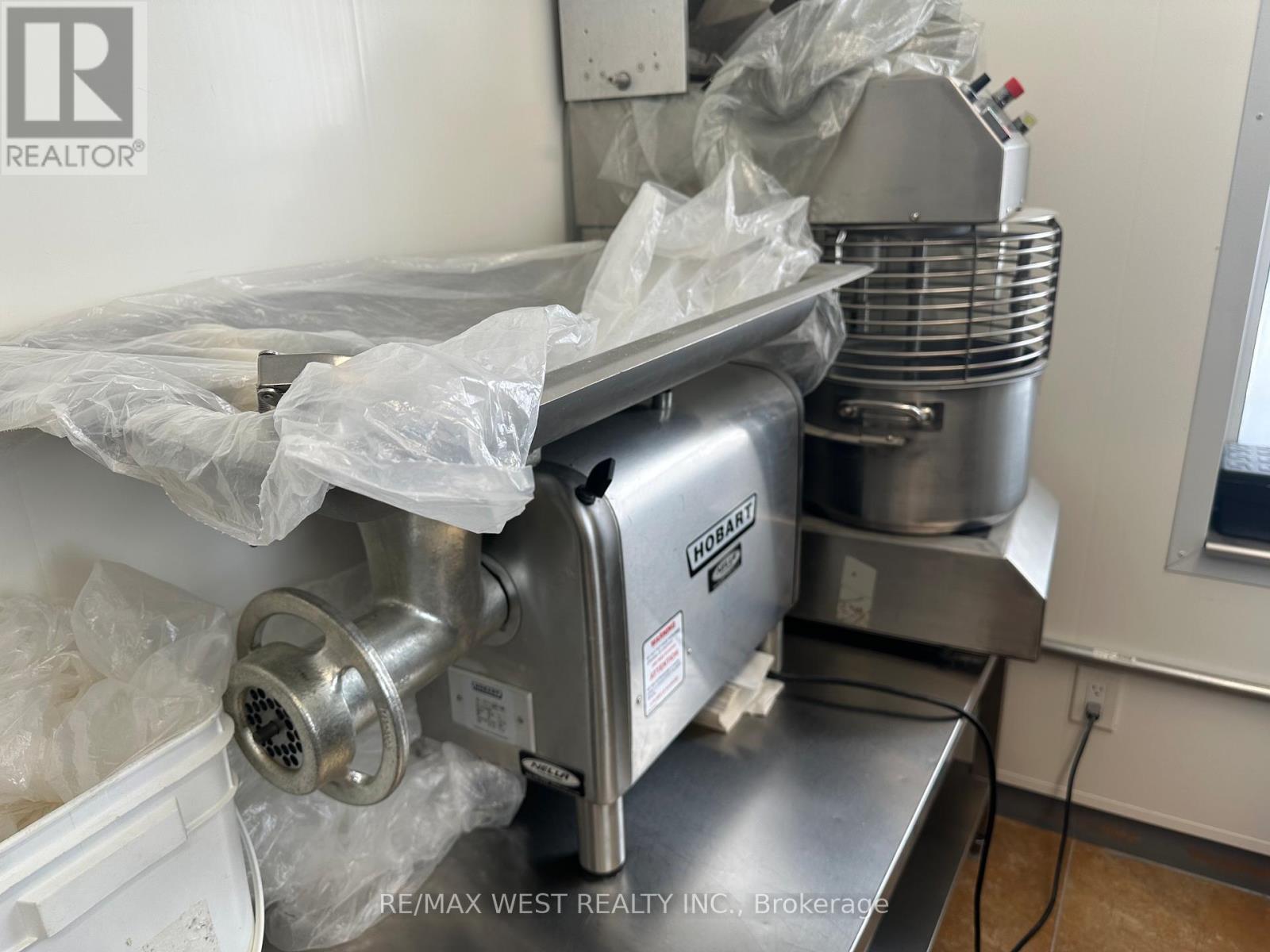 291 Silverthorn Avenue, Toronto, Ontario  M6N 3K2 - Photo 5 - W12733996