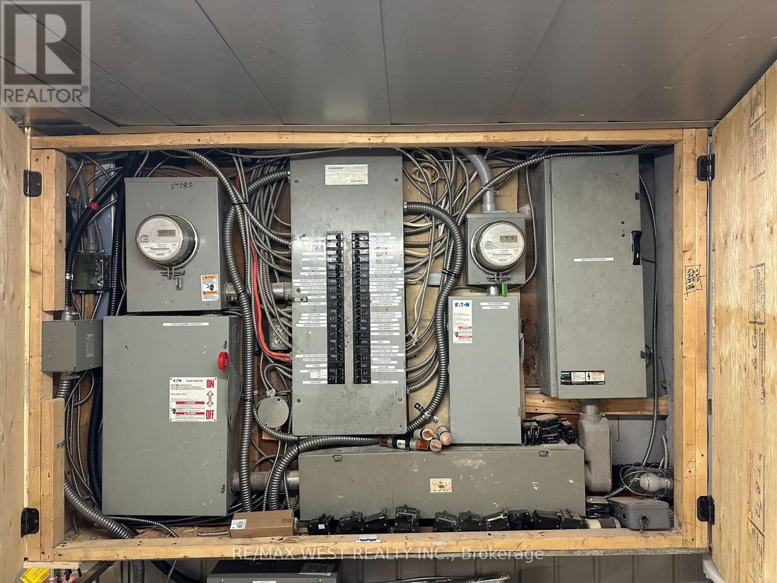 291 Silverthorn Avenue, Toronto, Ontario  M6N 3K2 - Photo 6 - W12733996