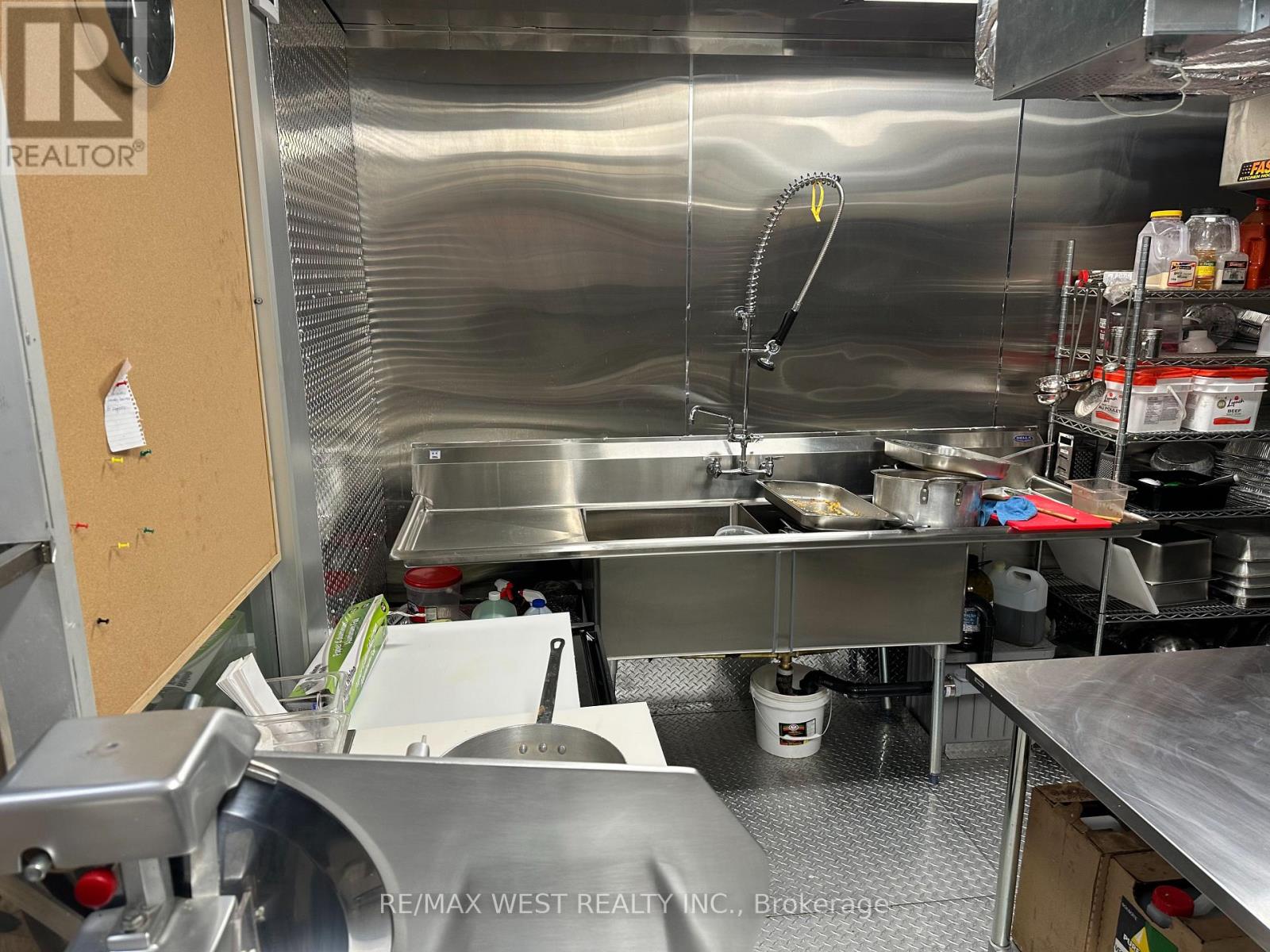 291 Silverthorn Avenue, Toronto, Ontario  M6N 3K2 - Photo 7 - W12733996