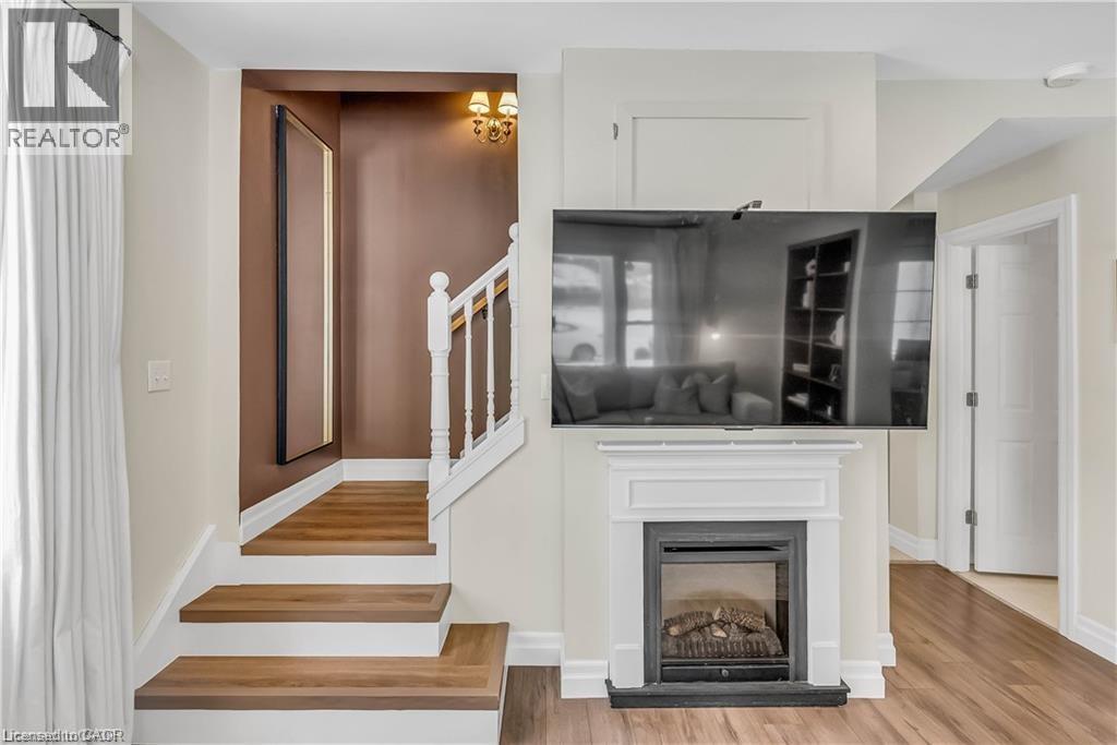 50 Wellington Street, Paris, Ontario  N3L 1T4 - Photo 2 - 40800067