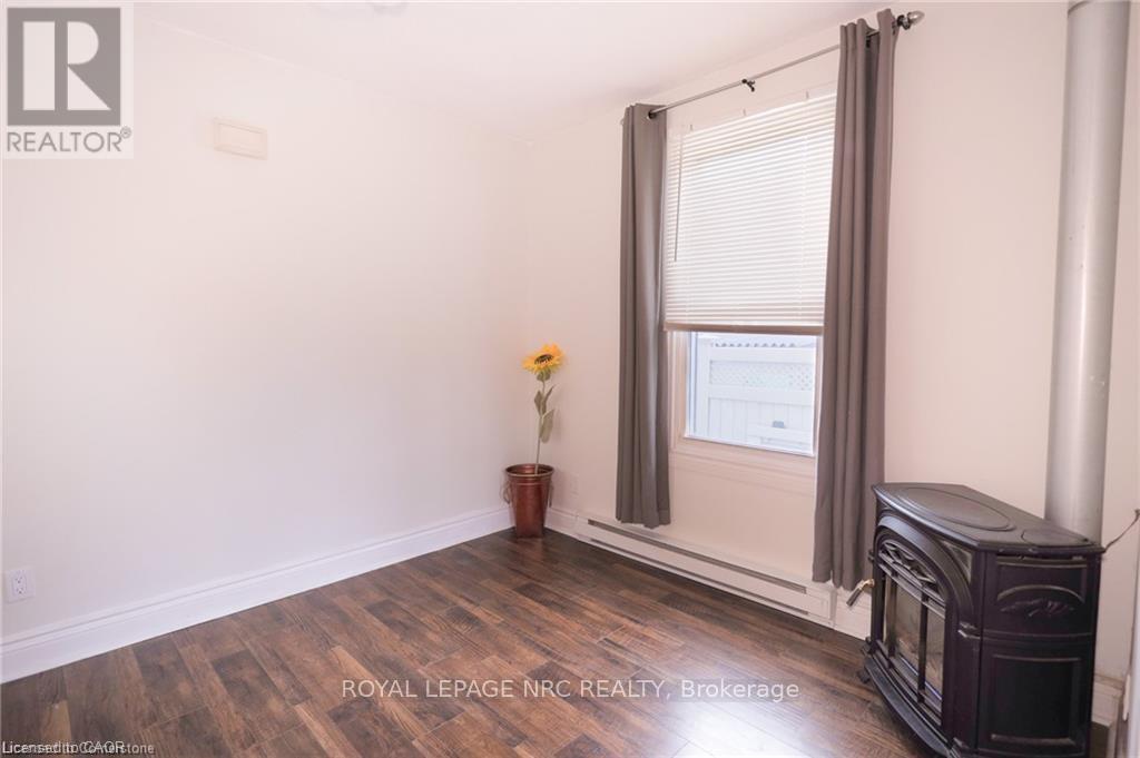 11 Perry Street, St. Catharines, Ontario  L2R 1K7 - Photo 10 - X12733966