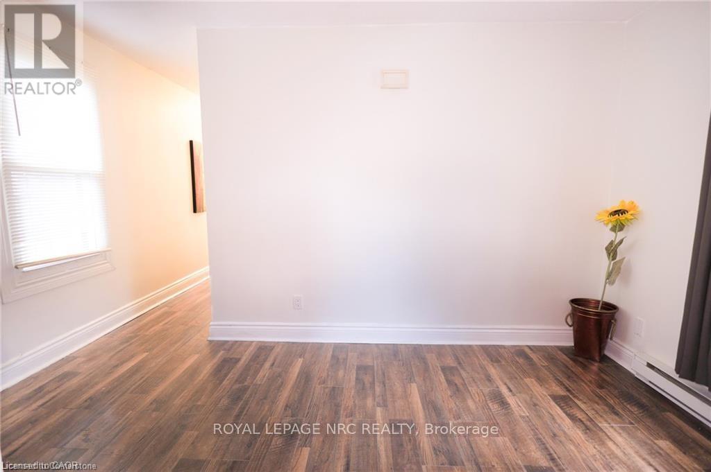 11 Perry Street, St. Catharines, Ontario  L2R 1K7 - Photo 14 - X12733966