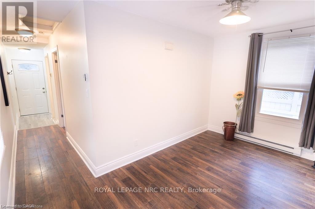 11 Perry Street, St. Catharines, Ontario  L2R 1K7 - Photo 15 - X12733966