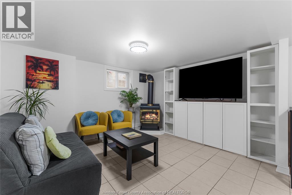 1229 Chilver, Windsor, Ontario N8Y 2L2 - Photo 2 - 26002062