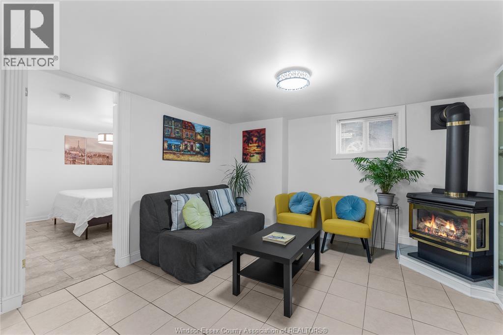 1229 Chilver, Windsor, Ontario N8Y 2L2 - Photo 3 - 26002062