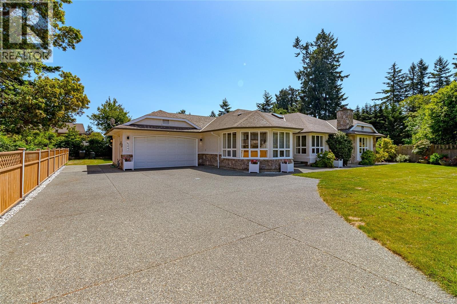 6377 Rodolph Rd, Central Saanich, British Columbia  V8Z 5W2 - Photo 4 - 1024240