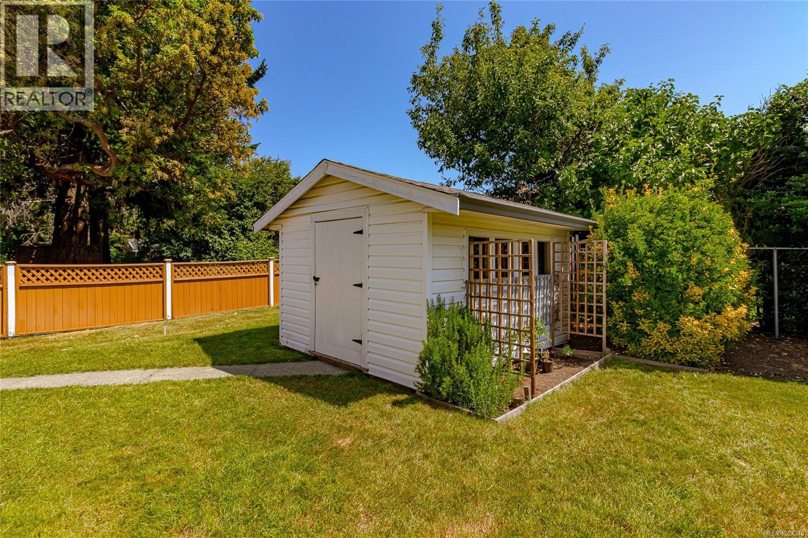 6377 Rodolph Rd, Central Saanich, British Columbia  V8Z 5W2 - Photo 42 - 1024240