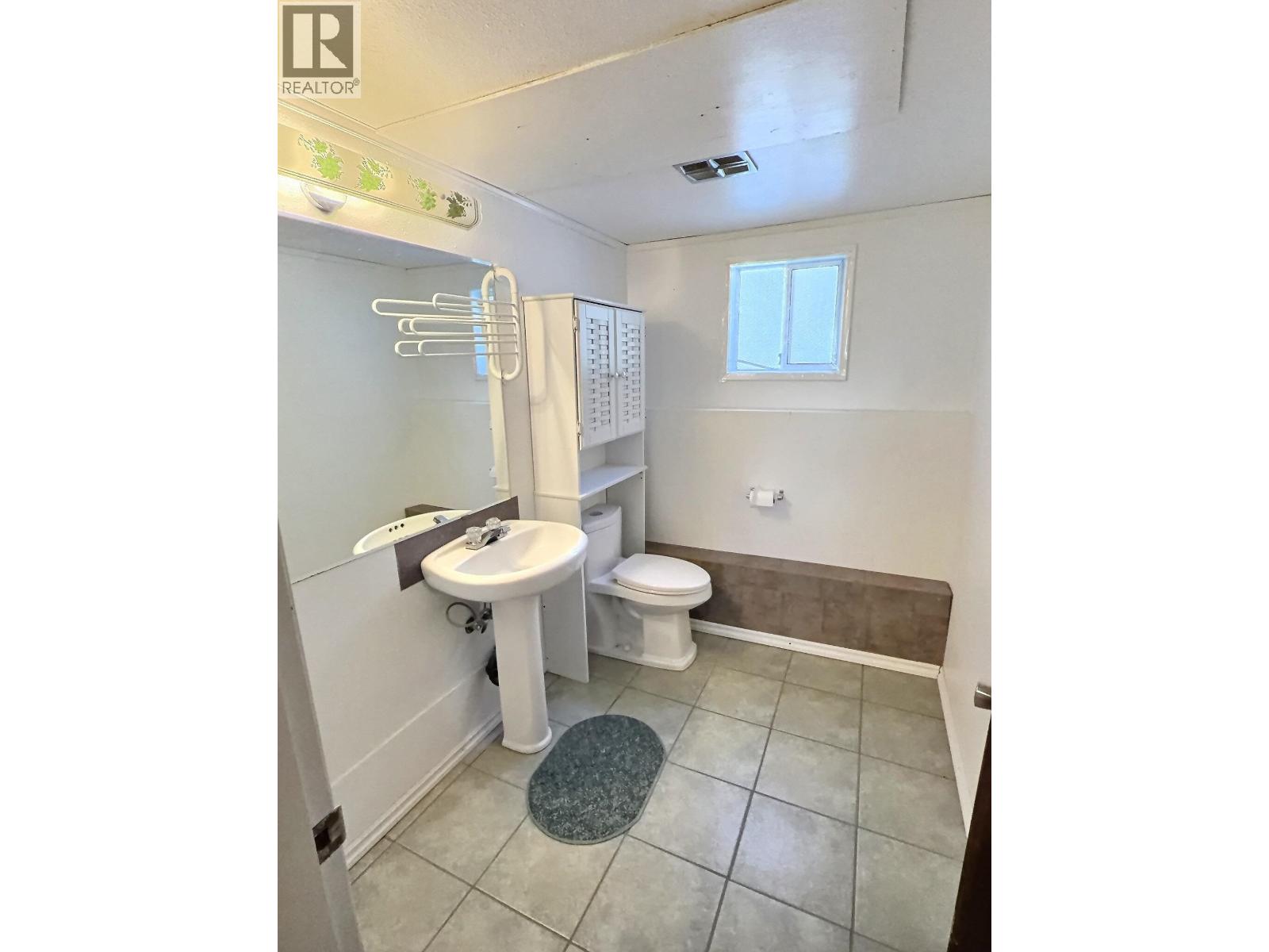 5031 Mein Road, 108 Mile Ranch, British Columbia  V0K 2Z0 - Photo 11 - R3082788