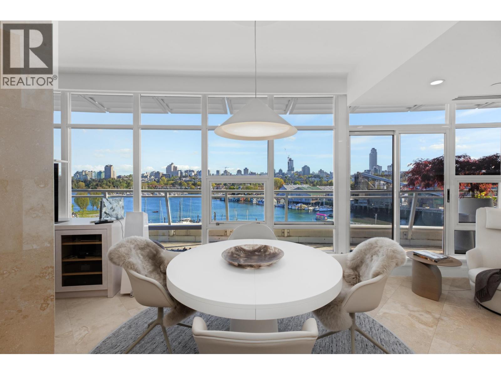 701 628 Kinghorne Mews, Vancouver, British Columbia V6Z 3H6 - Photo 6 - R3083844