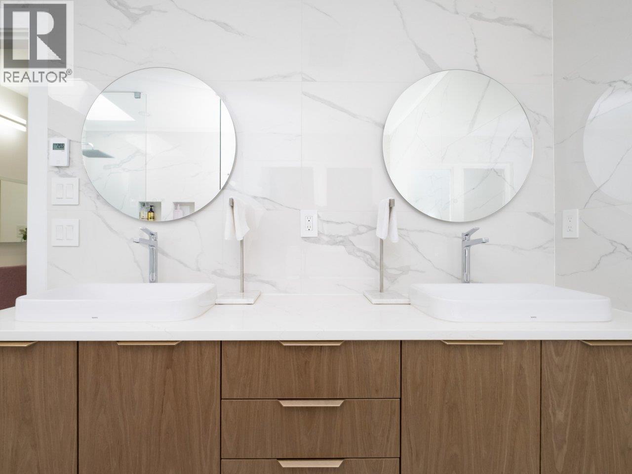 4283 Capilano Road, North Vancouver, British Columbia  V7R 4J6 - Photo 25 - R3083841