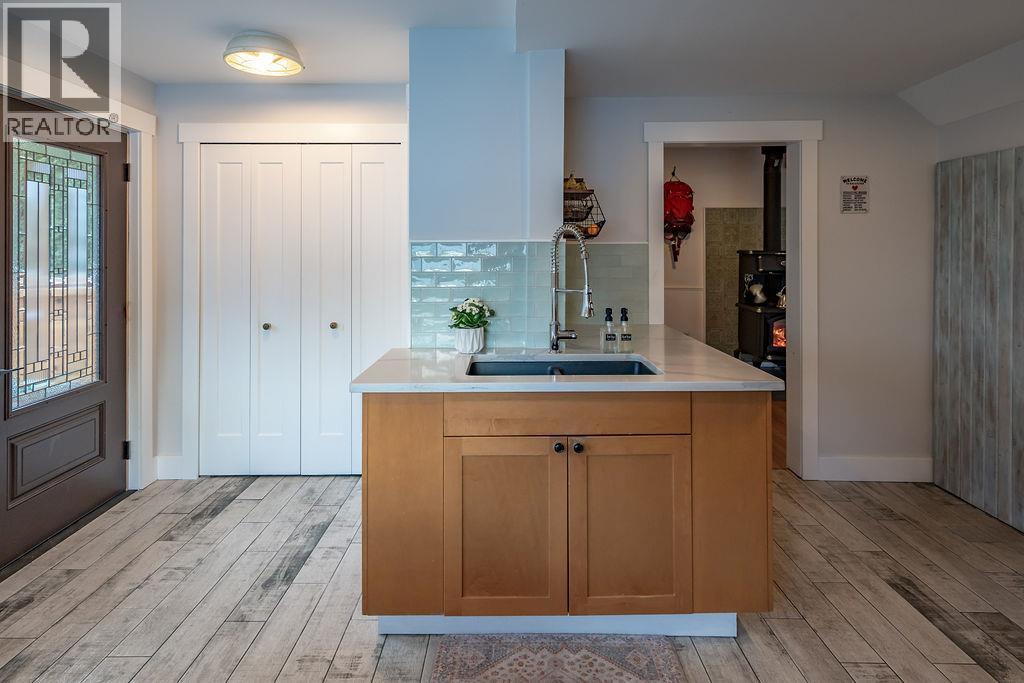 514 First Street, Nelson, British Columbia  V1L 2K8 - Photo 26 - 10373924