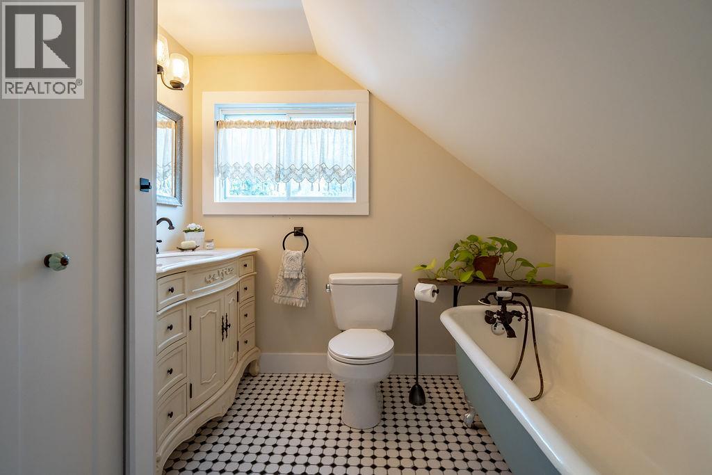 514 First Street, Nelson, British Columbia  V1L 2K8 - Photo 51 - 10373924