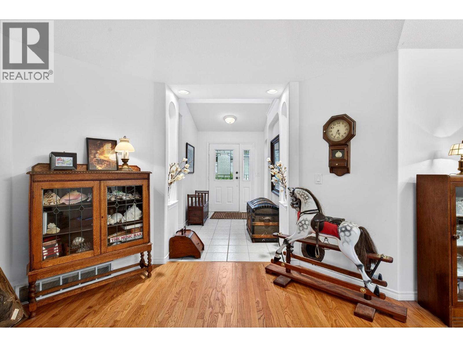 3889 Gallaghers Grange Kelowna Photo 4 3889 Gallaghers Grange Kelowna Photo 4