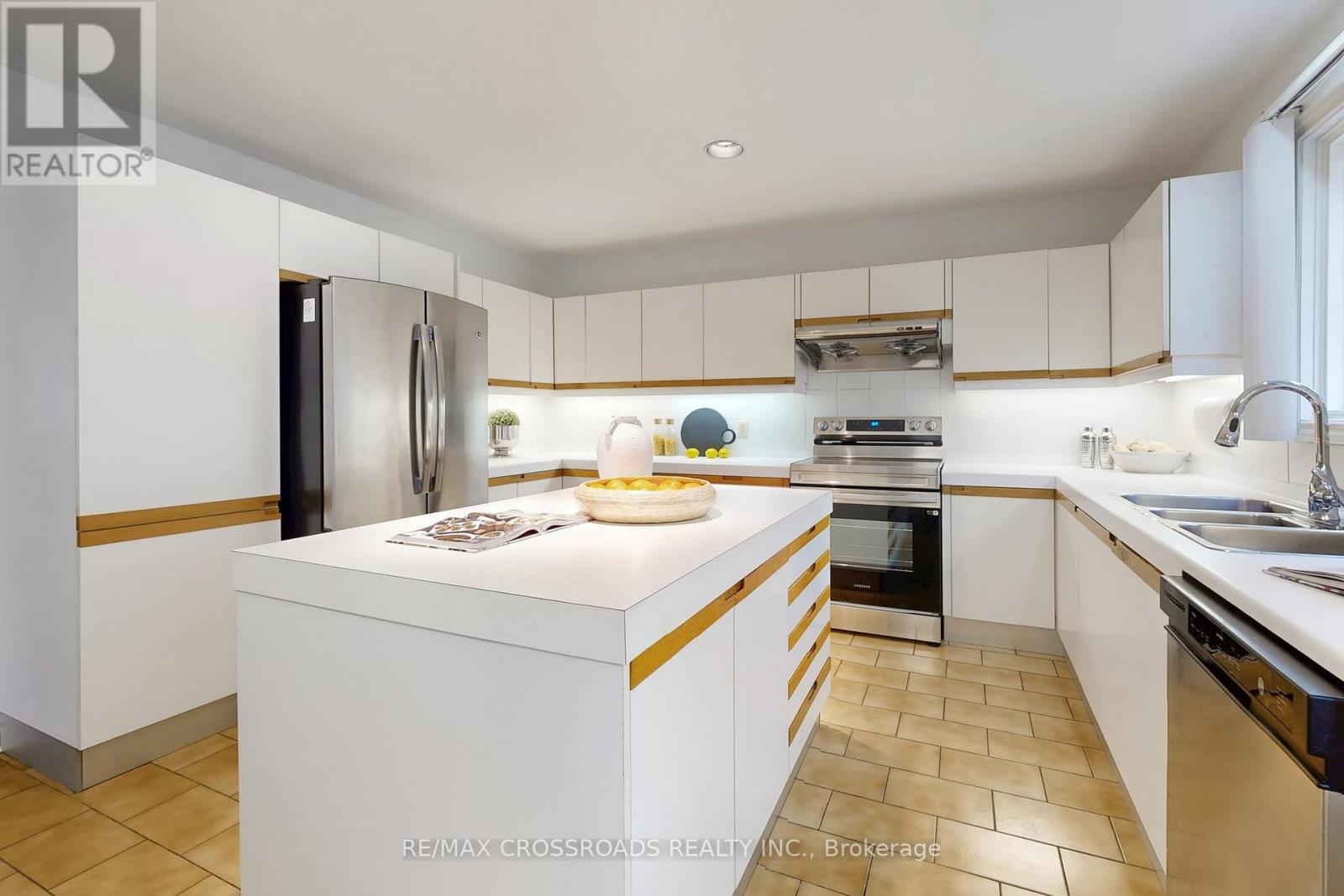 8 Orchid Court, Toronto, Ontario  M2L 2X8 - Photo 11 - C12734000