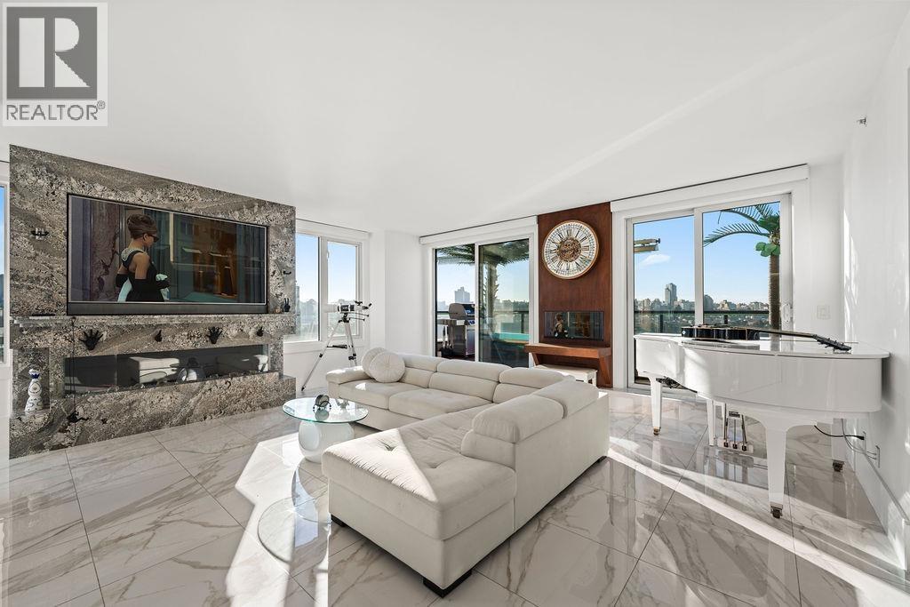 19a 199 Drake Street, Vancouver, British Columbia  V6Z 2T9 - Photo 2 - R3083060