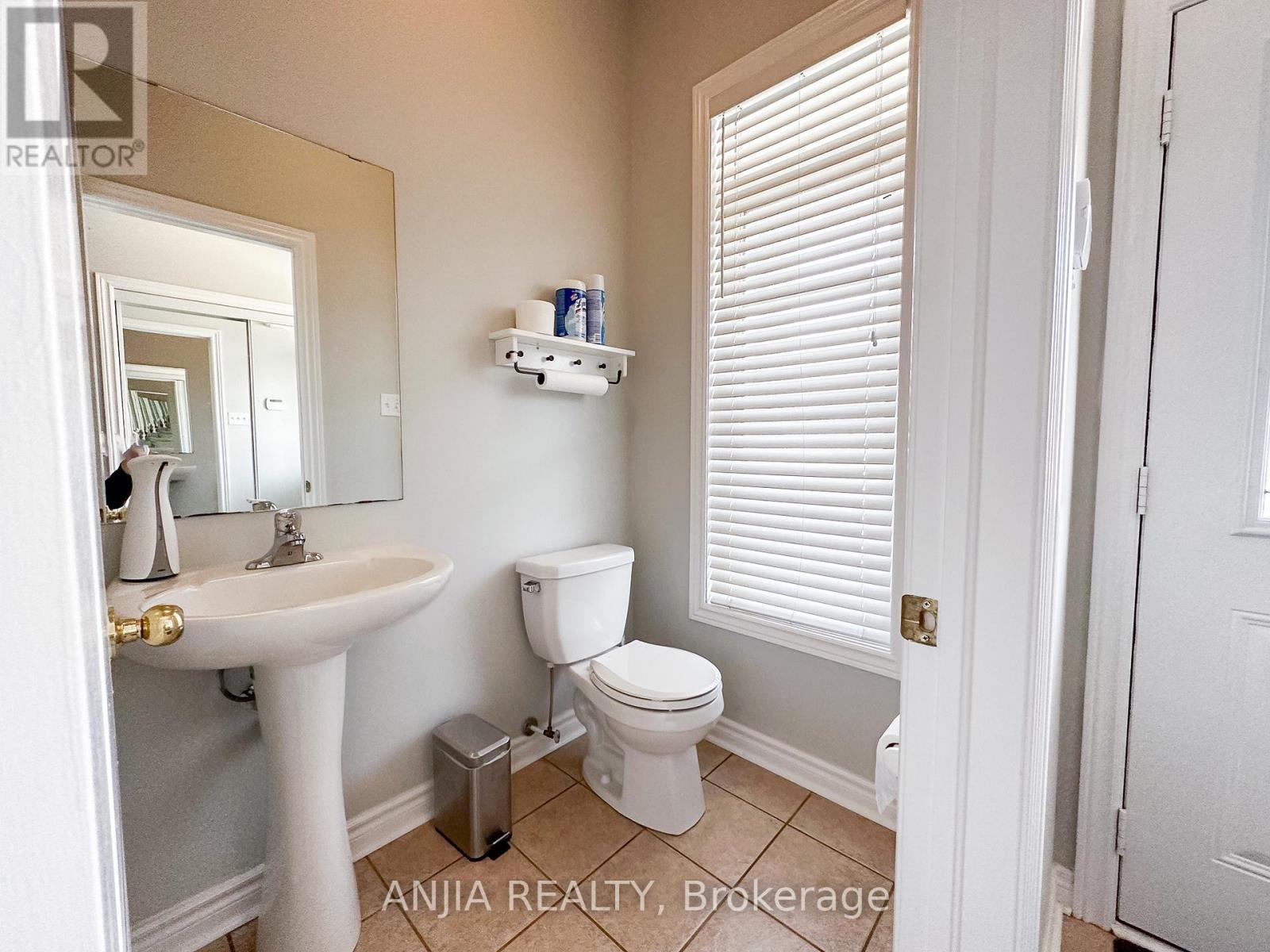 21 Fitzroy Avenue, Markham, Ontario  L6E 0J4 - Photo 5 - N12734002