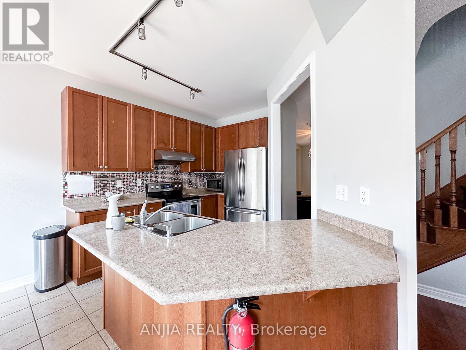 21 Fitzroy Avenue, Markham, Ontario  L6E 0J4 - Photo 8 - N12734002