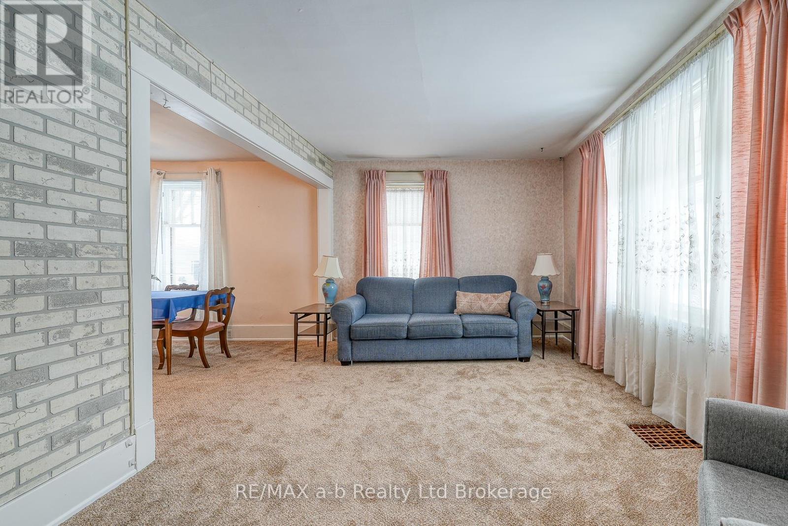 4 Dufferin Street, Ingersoll, Ontario  N5C 2E3 - Photo 13 - X12734016