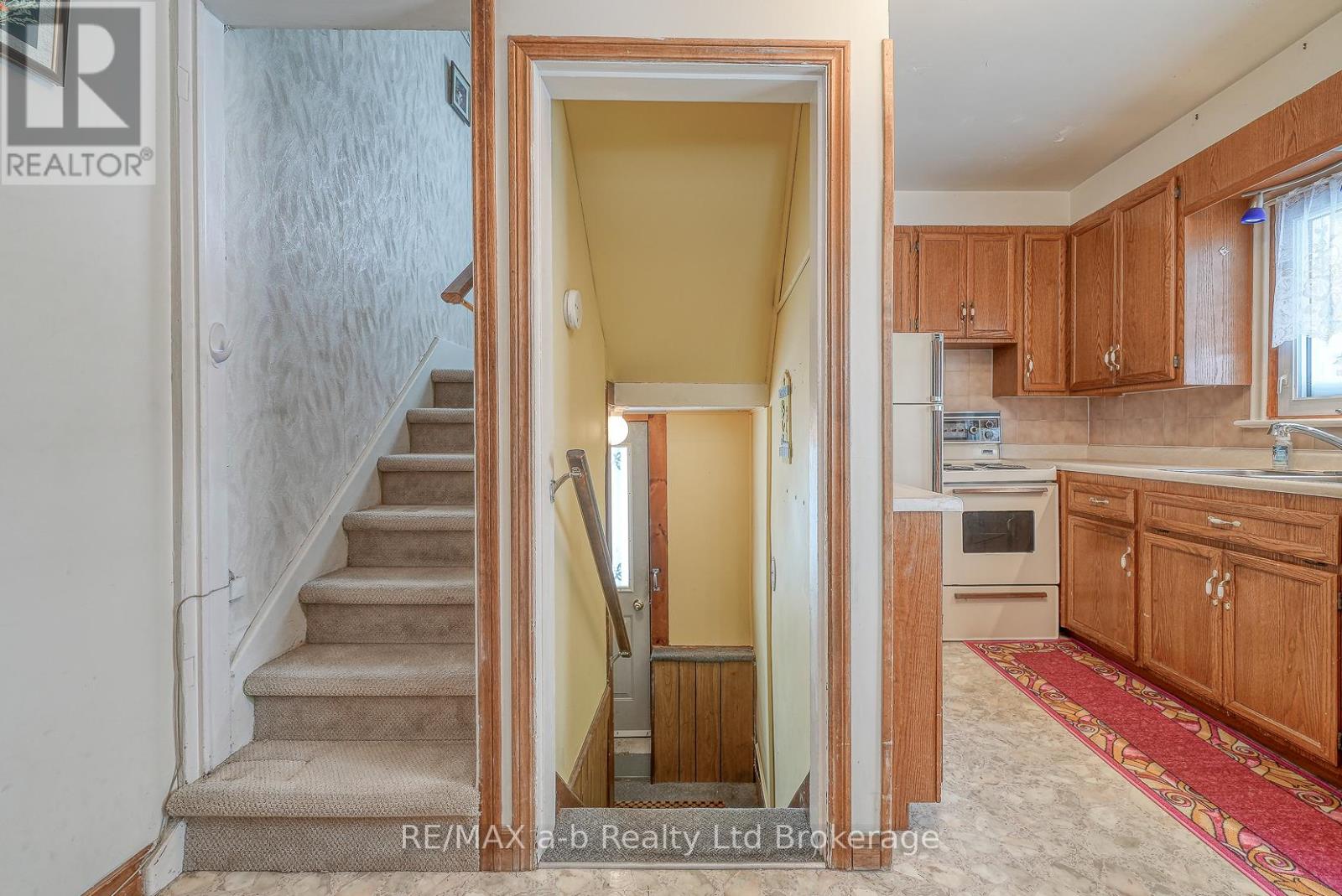 4 Dufferin Street, Ingersoll, Ontario  N5C 2E3 - Photo 18 - X12734016