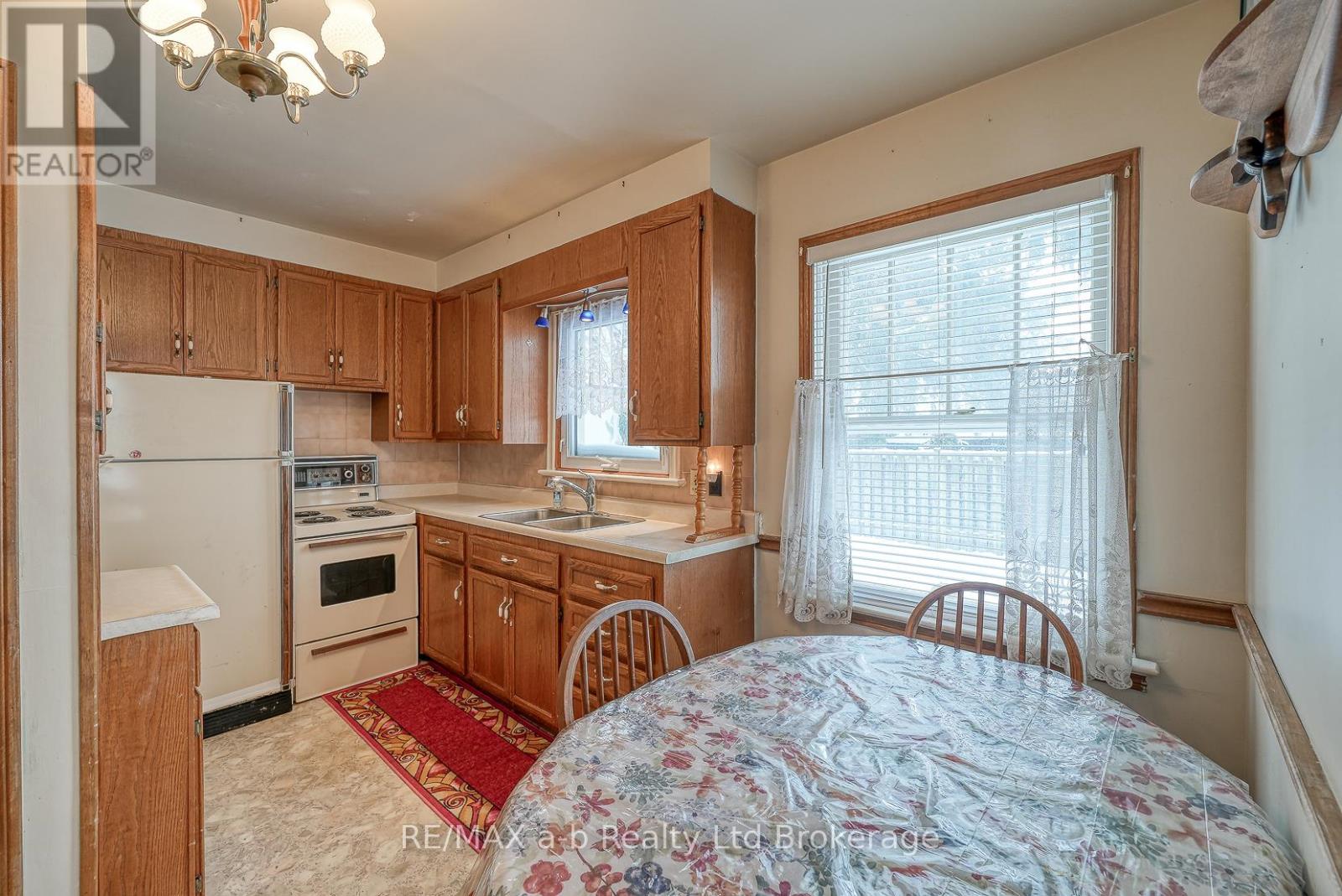 4 Dufferin Street, Ingersoll, Ontario  N5C 2E3 - Photo 19 - X12734016