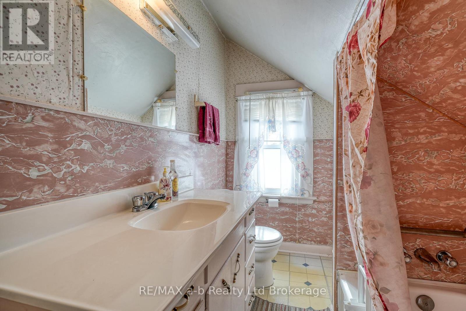 4 Dufferin Street, Ingersoll, Ontario  N5C 2E3 - Photo 25 - X12734016