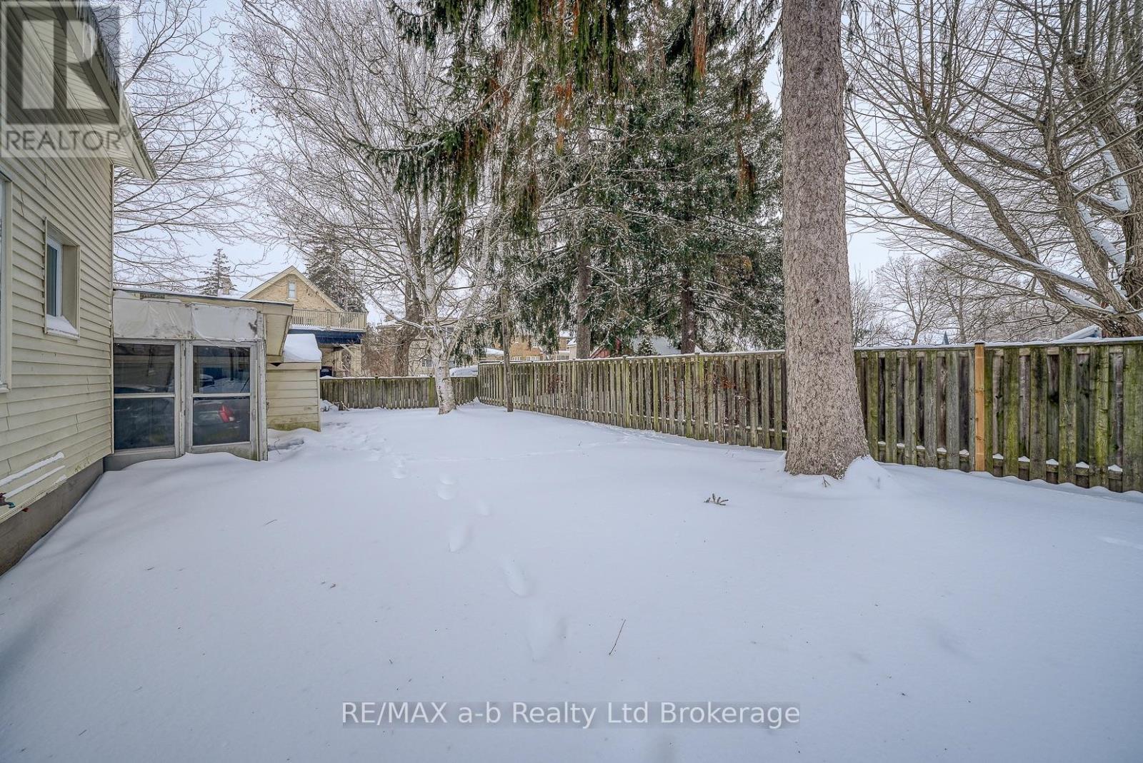 4 Dufferin Street, Ingersoll, Ontario  N5C 2E3 - Photo 8 - X12734016