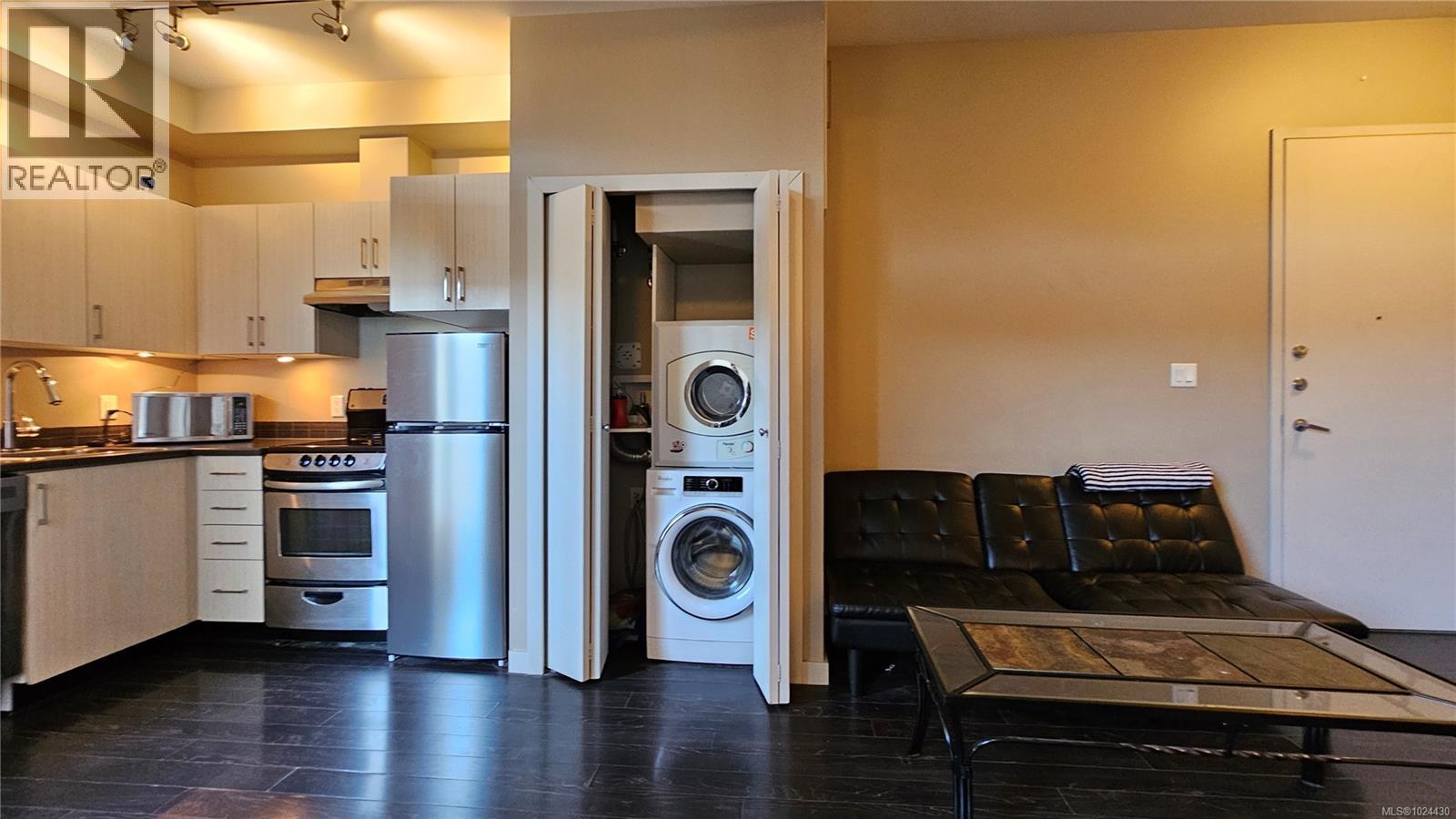 305 1121 Fort St, Victoria, British Columbia  V8V 3K9 - Photo 5 - 1024430