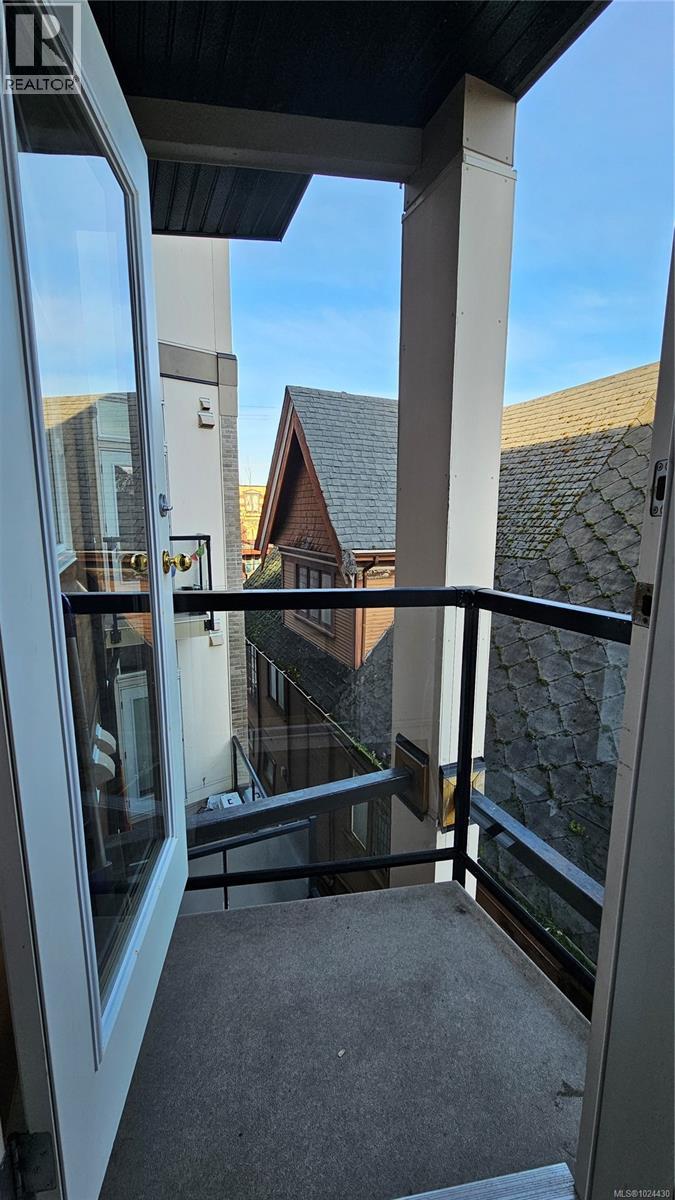305 1121 Fort St, Victoria, British Columbia  V8V 3K9 - Photo 6 - 1024430