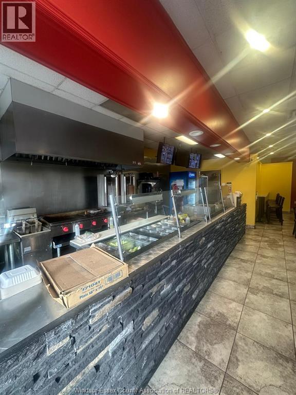 2212 Huron Church Road, Windsor, Ontario  N9C 2L7 - Photo 7 - 26002063