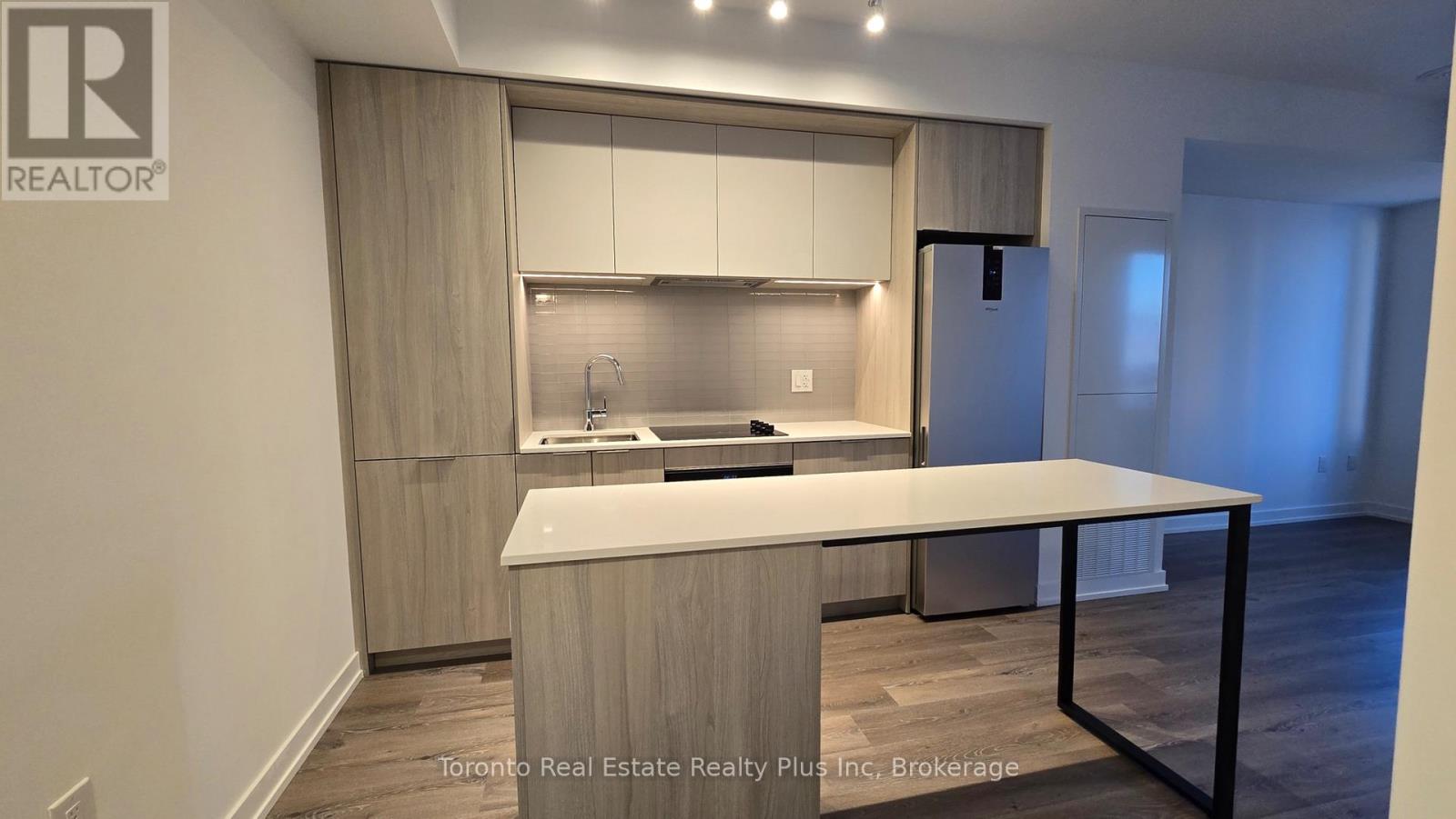 1806 - 395 Square One Drive, Mississauga, Ontario  L5B 0P6 - Photo 10 - W12734018