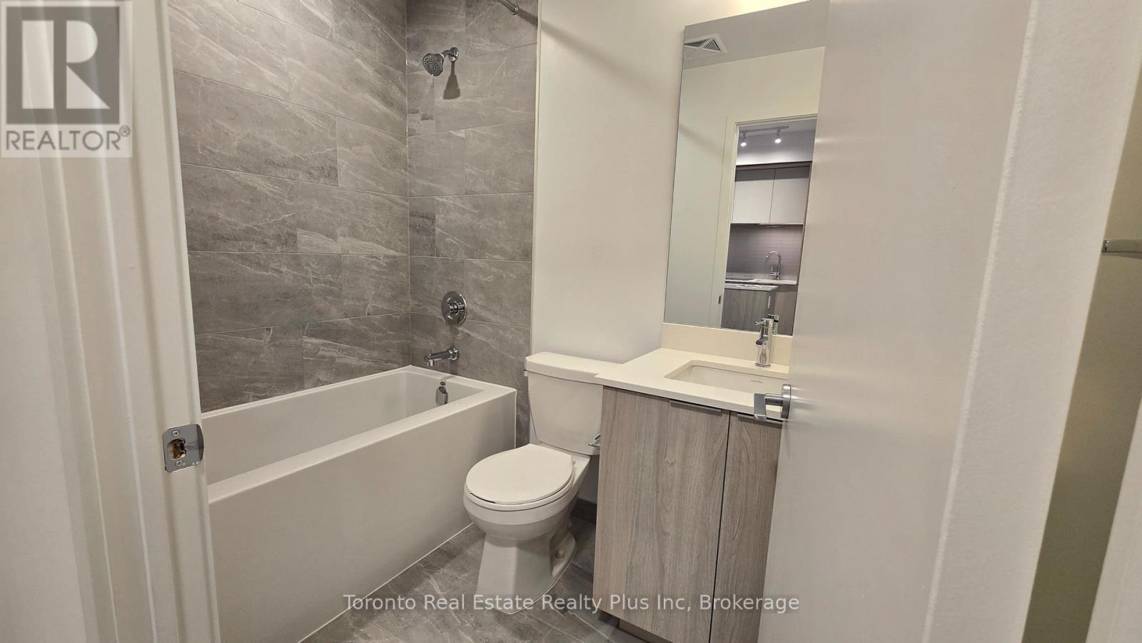 1806 - 395 Square One Drive, Mississauga, Ontario  L5B 0P6 - Photo 13 - W12734018