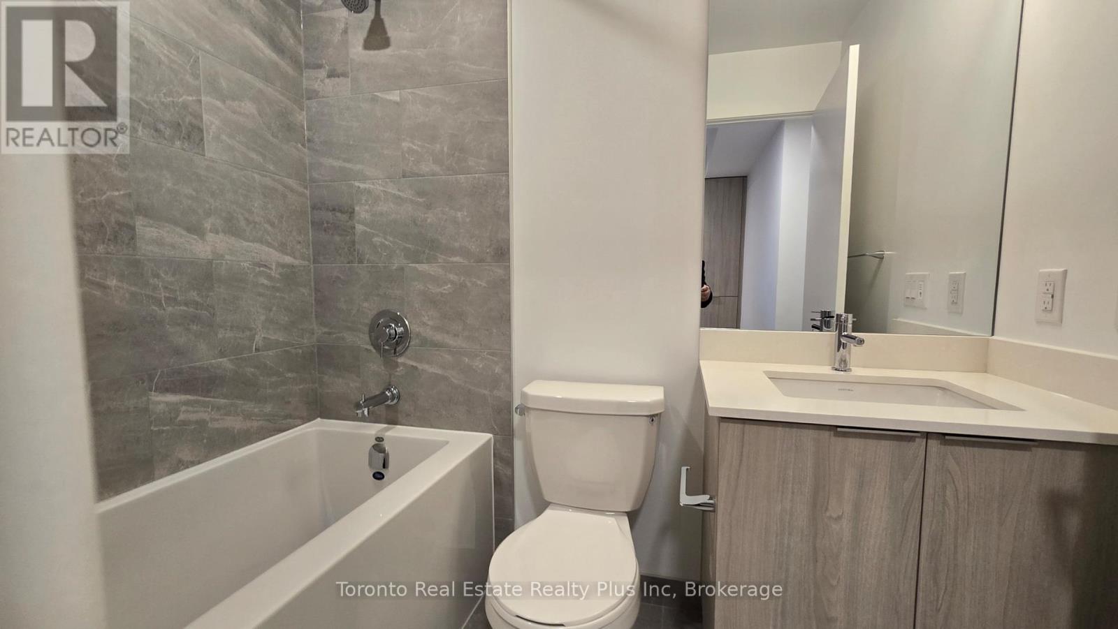 1806 - 395 Square One Drive, Mississauga, Ontario  L5B 0P6 - Photo 14 - W12734018