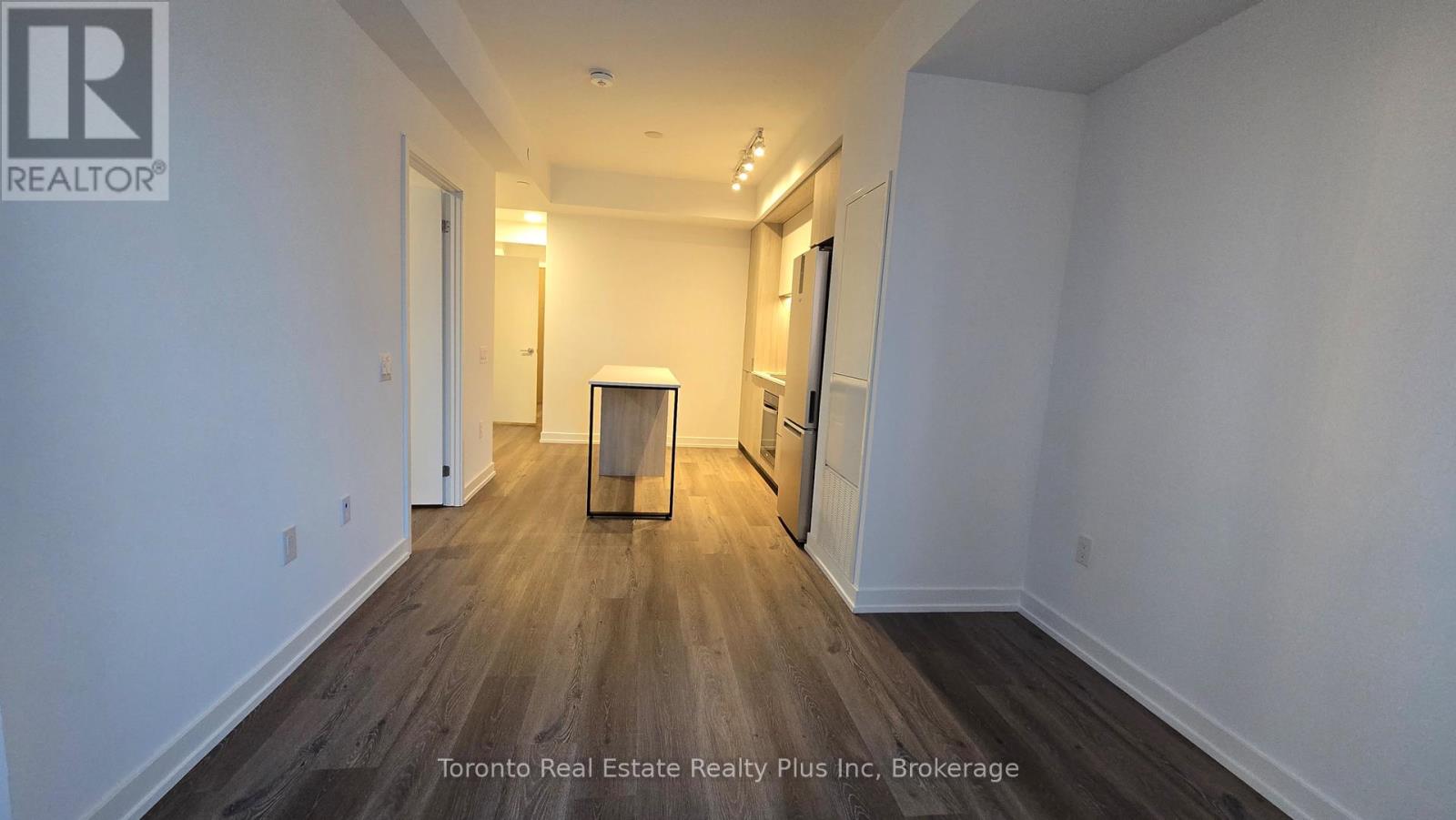 1806 - 395 Square One Drive, Mississauga, Ontario  L5B 0P6 - Photo 3 - W12734018