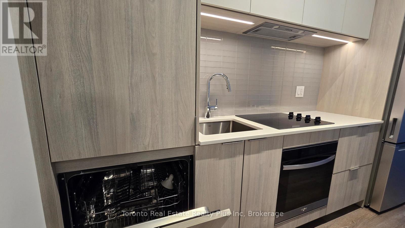 1806 - 395 Square One Drive, Mississauga, Ontario  L5B 0P6 - Photo 5 - W12734018