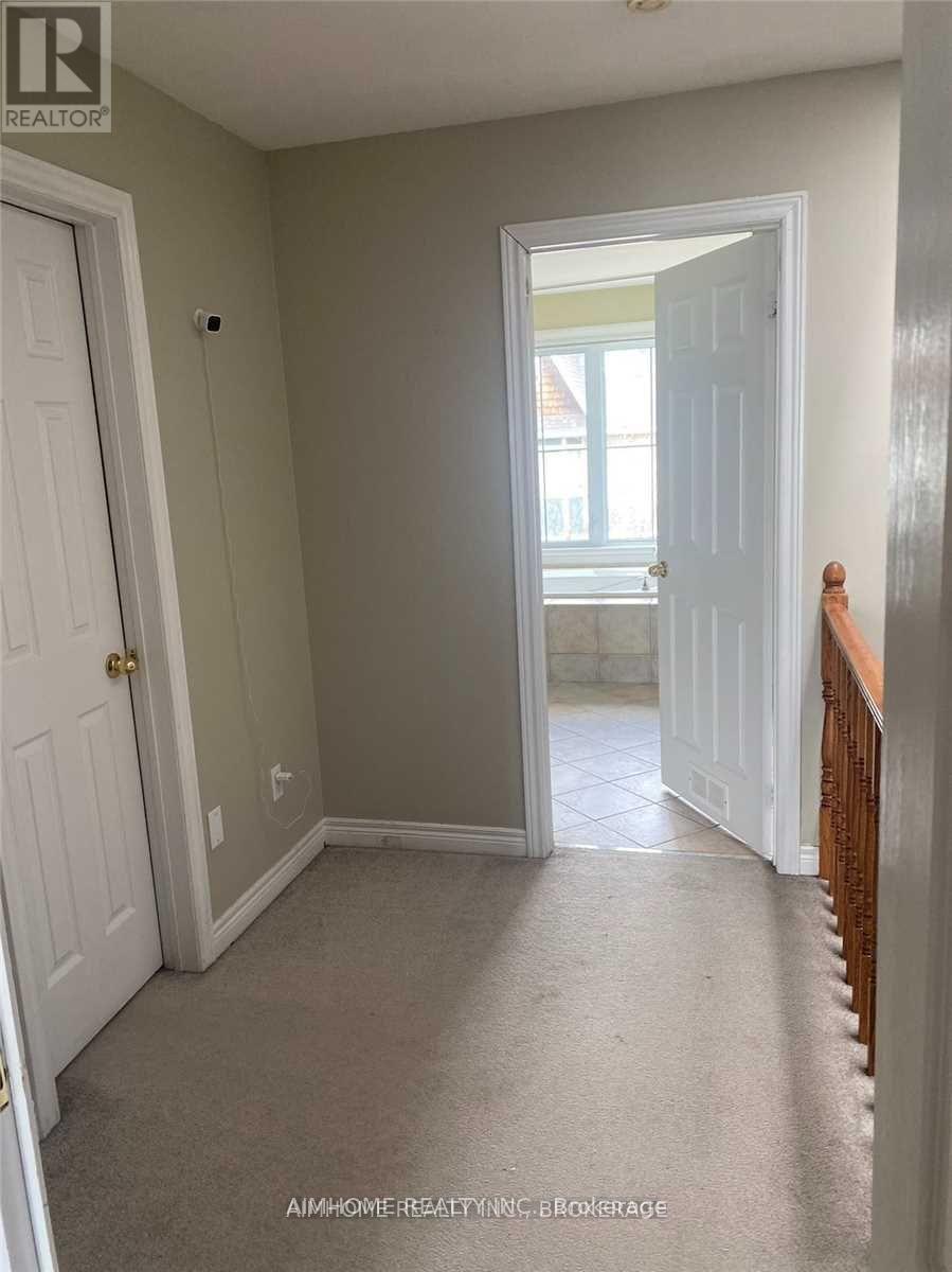 30 - 800 Dundas Street W, Mississauga, Ontario  L5C 4S9 - Photo 4 - W12734040