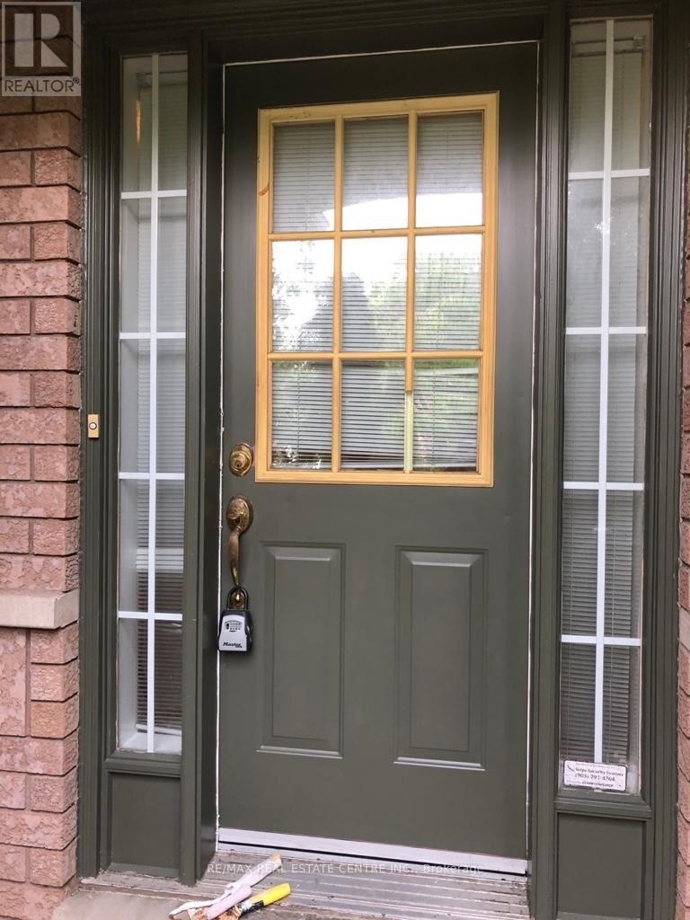 5958 Foxbridge Place, Mississauga, Ontario  L5M 6K5 - Photo 2 - W12734046