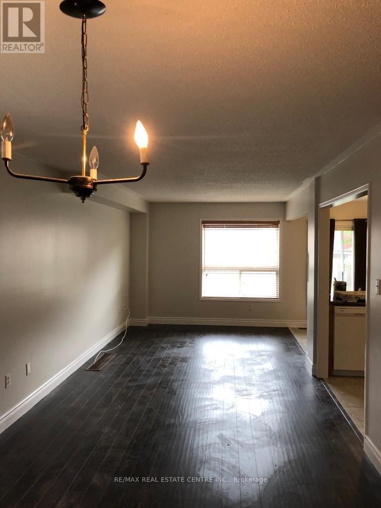 5958 Foxbridge Place, Mississauga, Ontario  L5M 6K5 - Photo 4 - W12734046