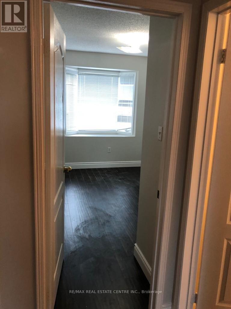 5958 Foxbridge Place, Mississauga, Ontario  L5M 6K5 - Photo 6 - W12734046