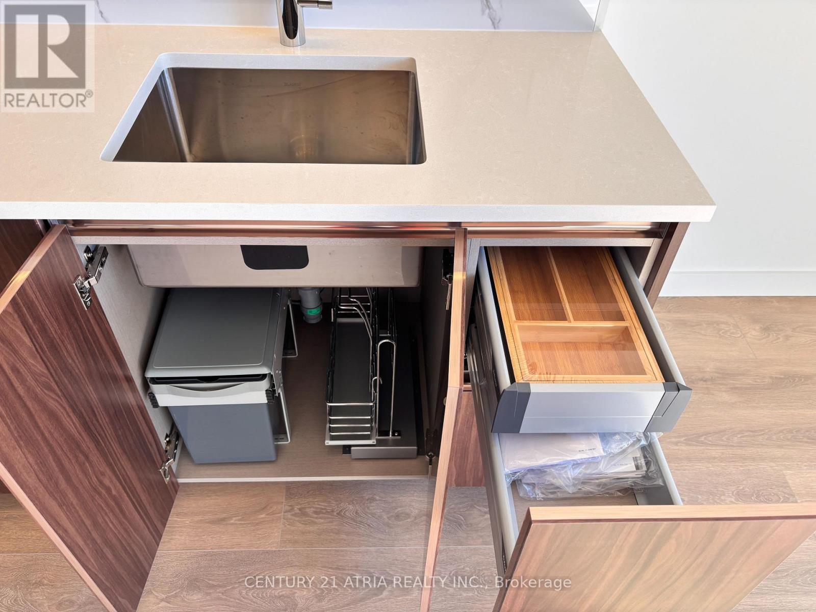 3702 - 3 Concord Cityplace Way, Toronto, Ontario  M5V 0X4 - Photo 10 - C12734076