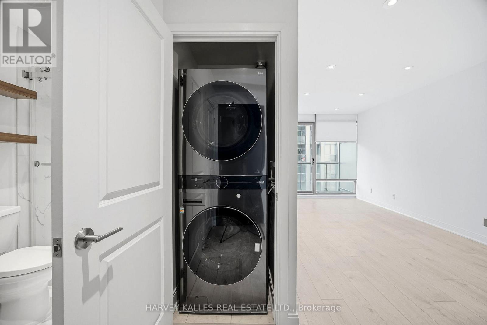 1803 - 18 Yorkville Avenue, Toronto, Ontario  M4W 3Y8 - Photo 17 - C12734090