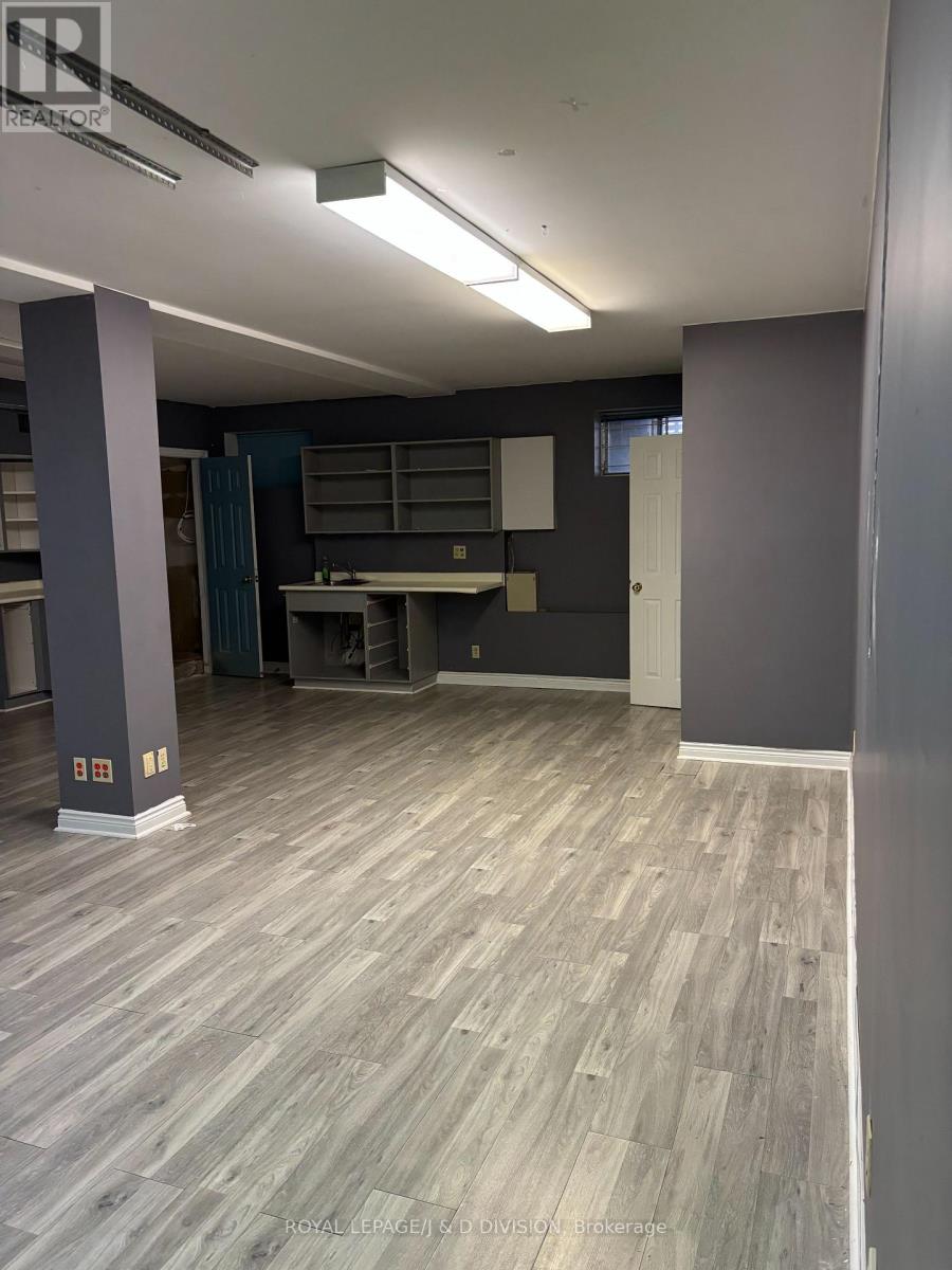 B - 133 Byron Street N, Whitby, Ontario  L1N 4M8 - Photo 2 - E12734104