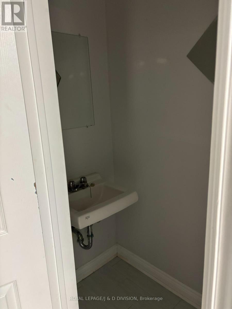 B - 133 Byron Street N, Whitby, Ontario  L1N 4M8 - Photo 5 - E12734104