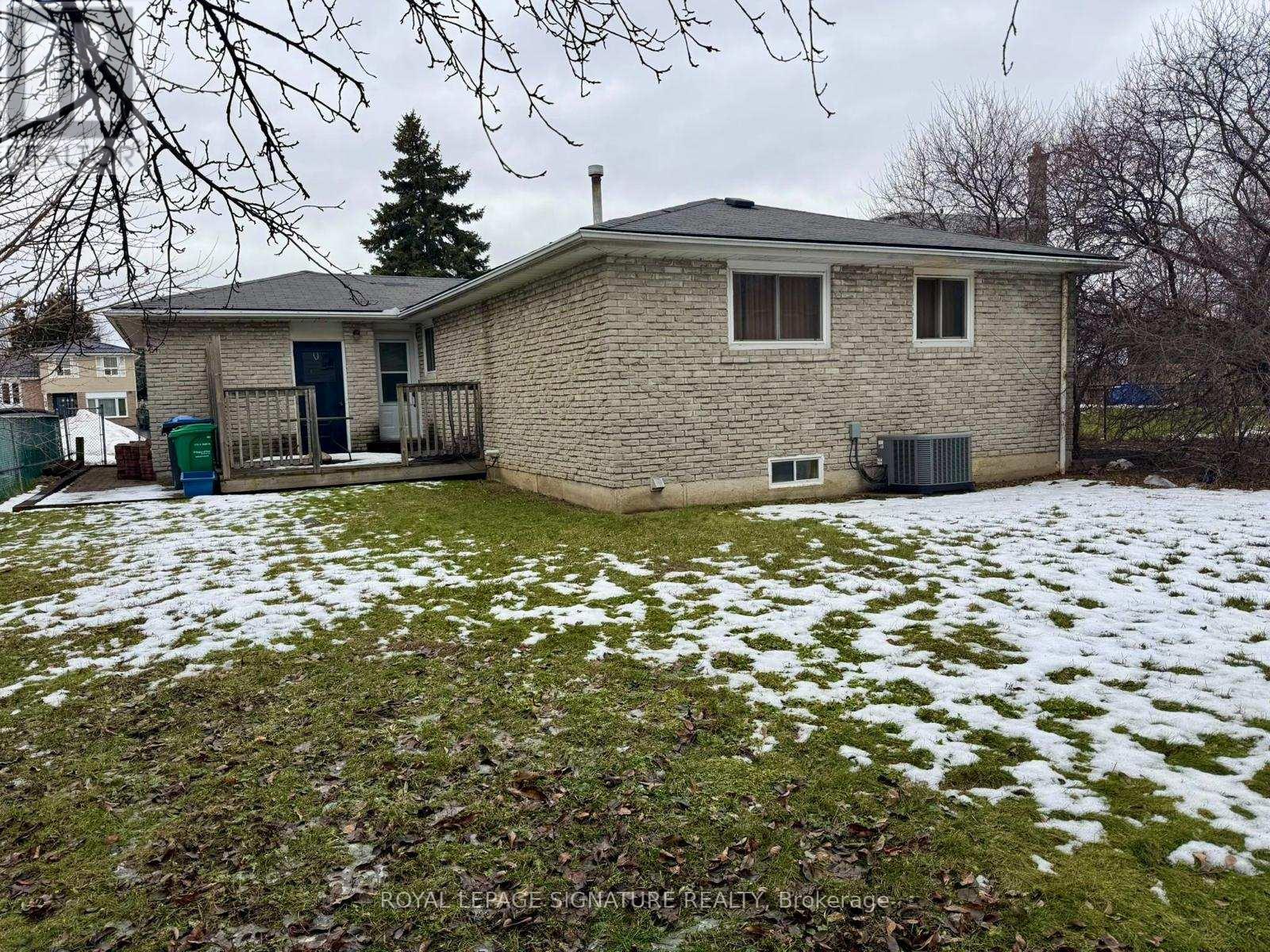 14 Grassington Court, Brampton, Ontario  L6S 1Z4 - Photo 2 - W12734072