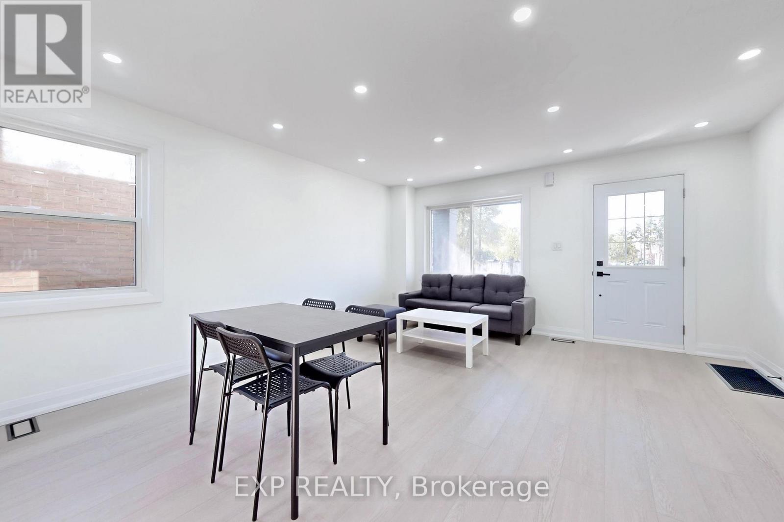 685 Jane Street, Toronto, Ontario  M6N 4A6 - Photo 10 - W12734078