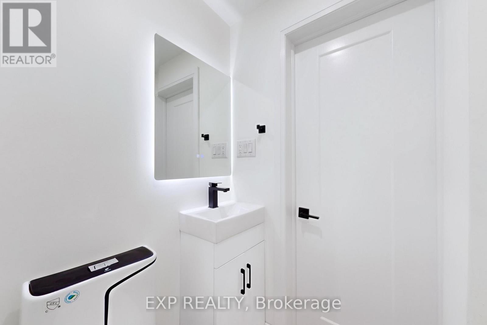 685 Jane Street, Toronto, Ontario  M6N 4A6 - Photo 15 - W12734078