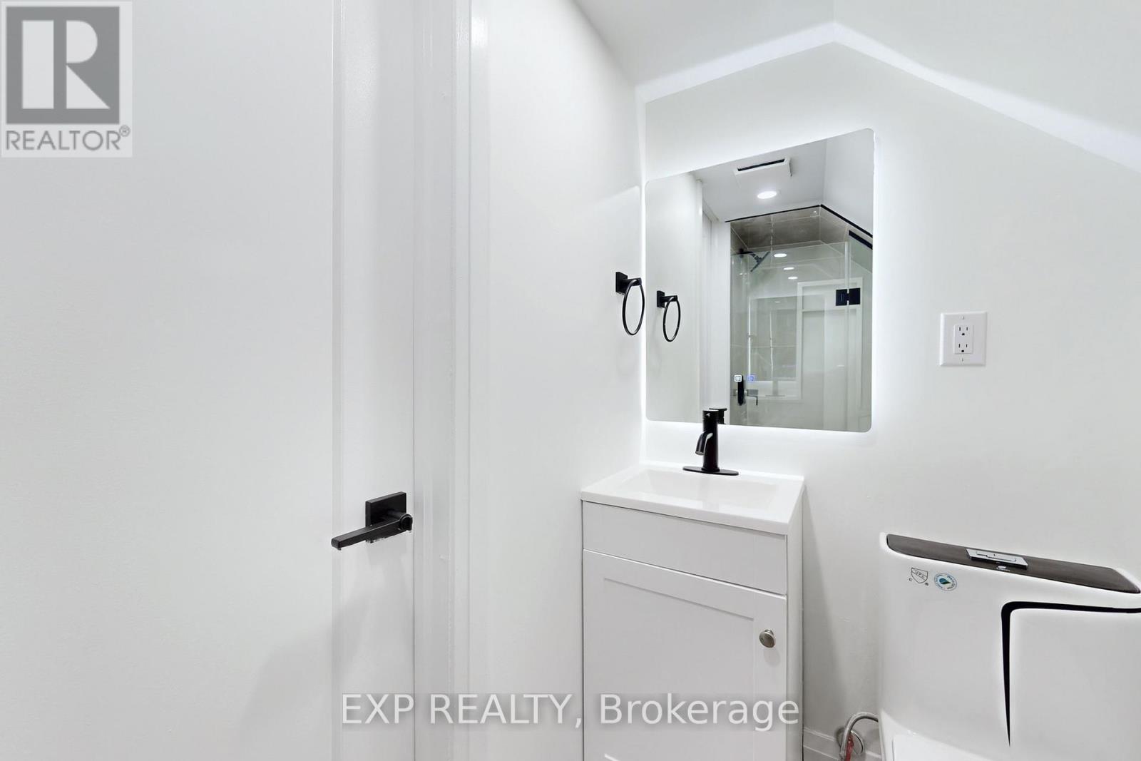 685 Jane Street, Toronto, Ontario  M6N 4A6 - Photo 20 - W12734078