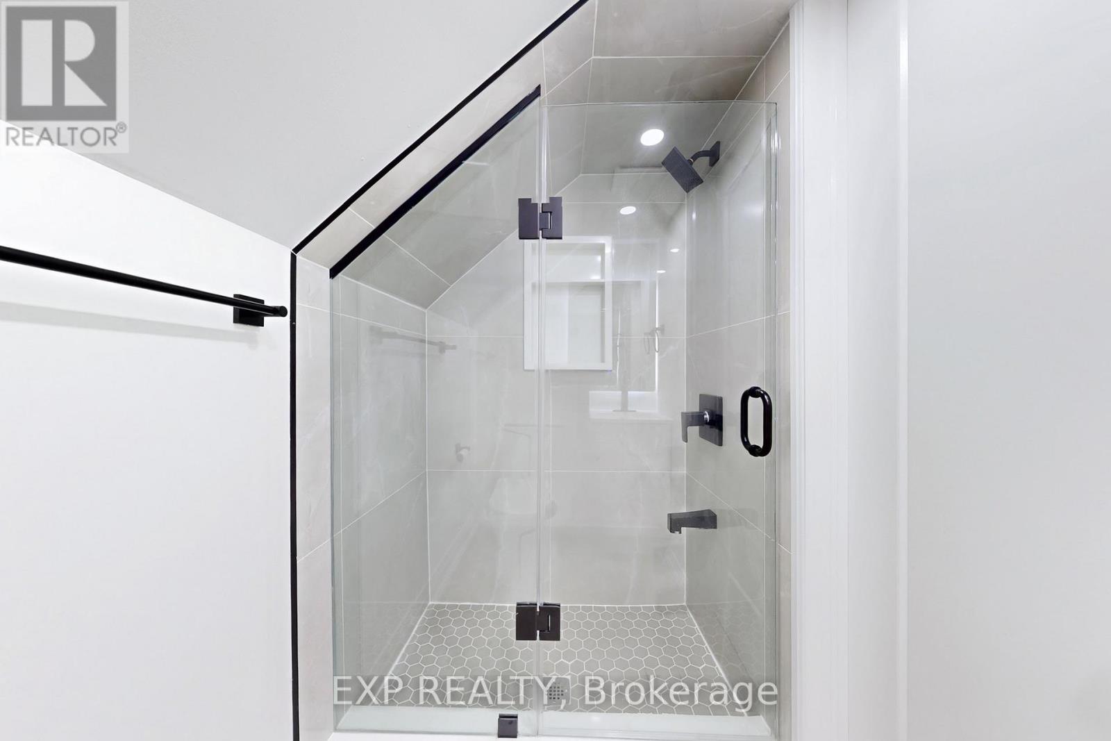 685 Jane Street, Toronto, Ontario  M6N 4A6 - Photo 21 - W12734078