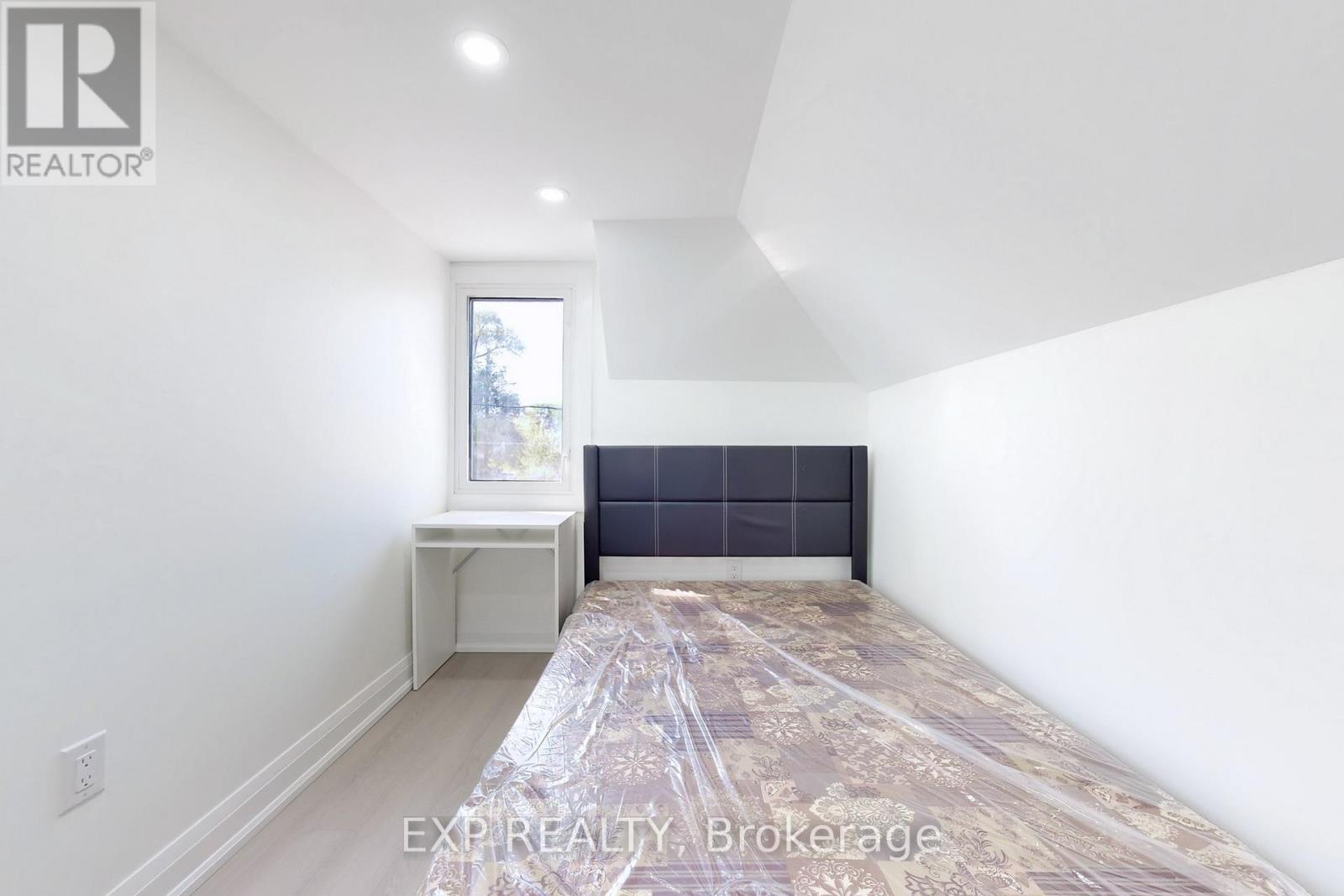 685 Jane Street, Toronto, Ontario  M6N 4A6 - Photo 23 - W12734078